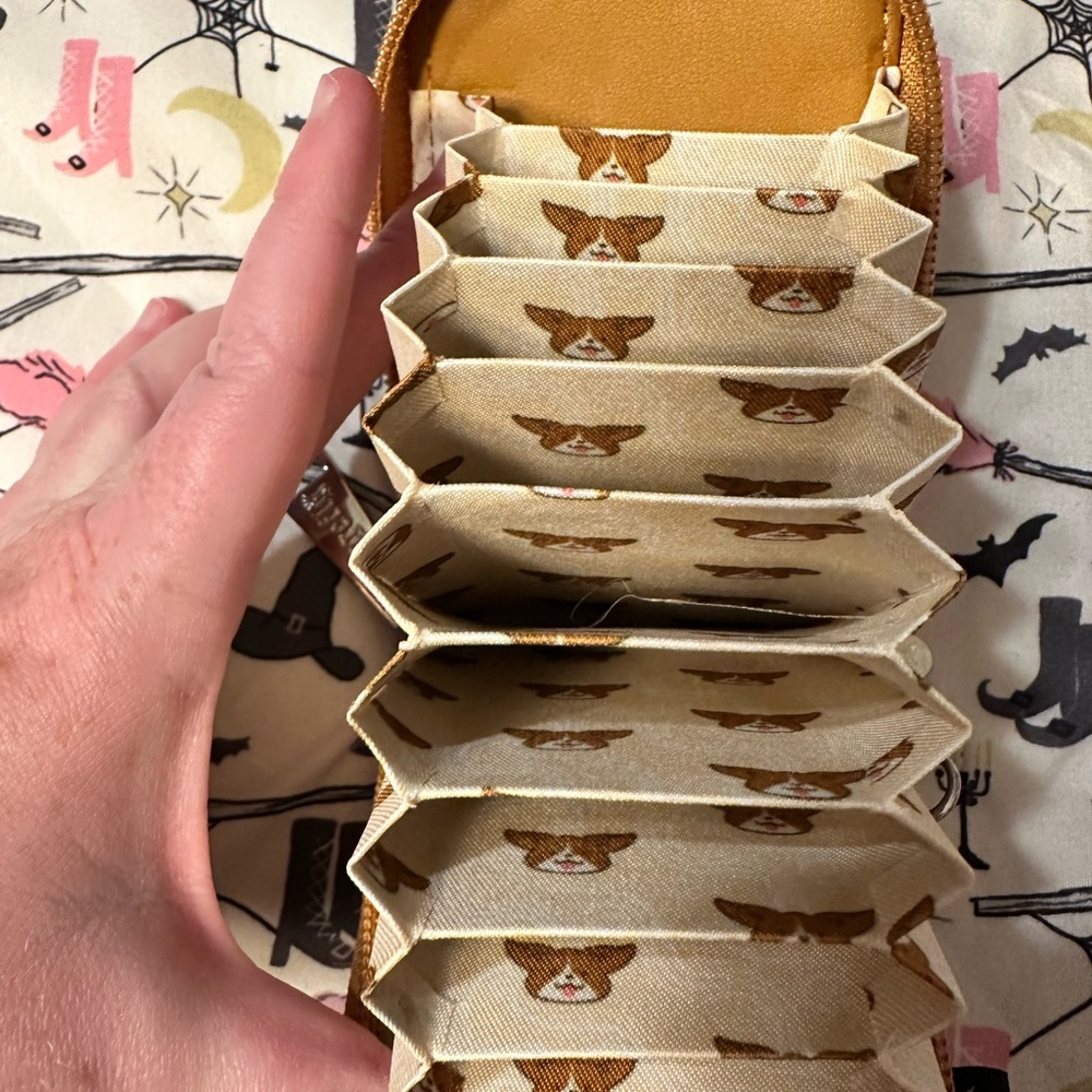 Loungefly Cute Corgi-in-Ramen Zip Card Holder Wallet - Picture 4 of 5